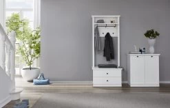 Garderobeset Brandson Baxter | Bank, Paneel En Bijzetkast | Wit -Collectie Slaapkamermeubels Brandson Baxter GD 1860 916 01 frontal mit Deko 44ed