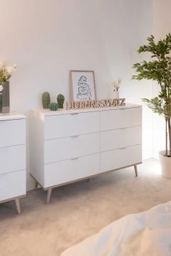 Ladekast Göteborg 120cm 6 Lades - Wit 24 Ladekast Göteborg 120cm 6 Lades - Wit -Collectie Slaapkamermeubels G teborg 2 Kommode Halbambiente perspektive 2 d94d