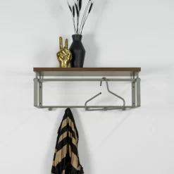 Wandkapstok Rayna 5 Haken, 1 Hoedenplank En 1 Kledingroede-pastel Groen/notenhout 10 Wandkapstok Rayna 5 Haken, 1 Hoedenplank En 1 Kledingroede-pastel Groen/notenhout -Collectie Slaapkamermeubels Ontwerp zonder titel 2023 05 22T150036.882 38d5