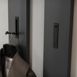 Wandkapstok Amika 3 Haken - Antraciet 17 Wandkapstok Amika 3 Haken - Antraciet -Collectie Slaapkamermeubels Ontwerp zonder titel 2023 07 19T141126.945 6994